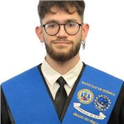 Profesor de física, matemáticas e Inglés, graduado en física y estudiante de Seguridad Nuclear, nivel C1 en inglés